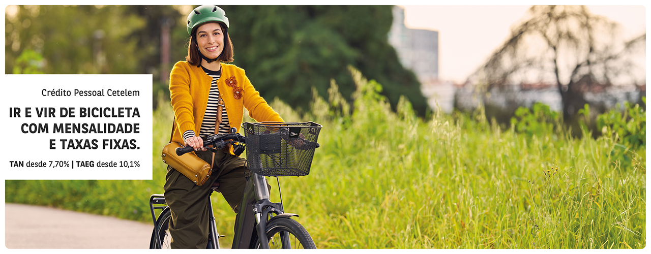 Crédito mobilidade suave: mulher andar de bicicletas elétricas
